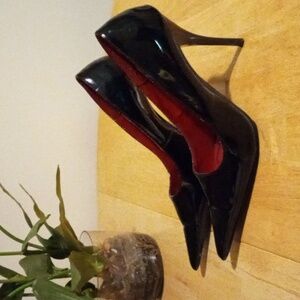 CHARLOTTE RUSSE CLOSED TOE POINTY STILETTO PUMPS CLASSIC BLACK W/RED SIZE 8